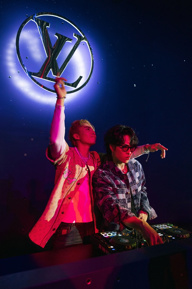 Loạt ảnh chưa được c&ocirc;ng bố b&ecirc;n trong si&ecirc;u sự kiện Louis Vuitton: HIEUTHUHAI h&aacute;t qu&aacute; t&igrave;nh v&agrave; tương t&aacute;c hiếm c&oacute; của d&agrave;n sao xịn- Ảnh 5.