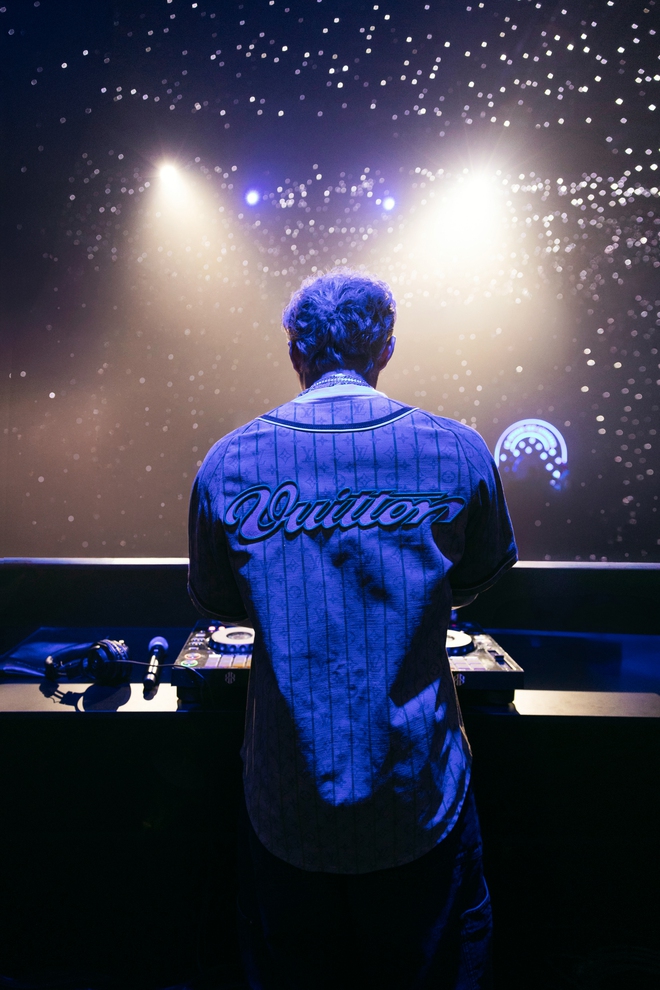 Loạt ảnh chưa được c&ocirc;ng bố b&ecirc;n trong si&ecirc;u sự kiện Louis Vuitton: HIEUTHUHAI h&aacute;t qu&aacute; t&igrave;nh v&agrave; tương t&aacute;c hiếm c&oacute; của d&agrave;n sao xịn- Ảnh 6.