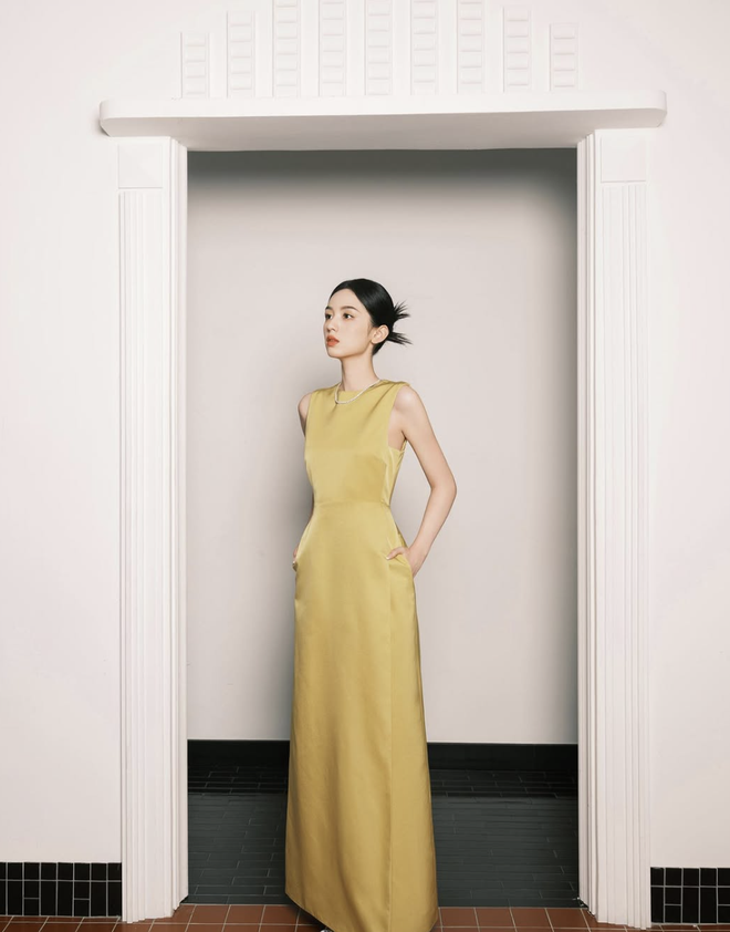 Đại sứ để chân trần giữa thời tiết âm 3 độ C, Dior hưởng lợi- Ảnh 13. Đại sứ để chân trần giữa thời tiết âm 3 độ C, Dior hưởng lợi- Ảnh 13.