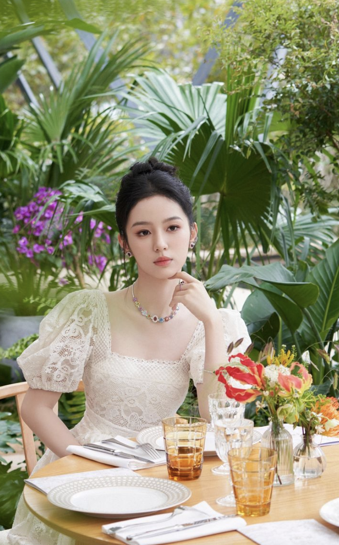 Đại sứ để chân trần giữa thời tiết âm 3 độ C, Dior hưởng lợi- Ảnh 17. Đại sứ để chân trần giữa thời tiết âm 3 độ C, Dior hưởng lợi- Ảnh 17.