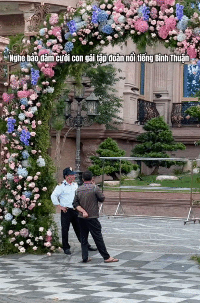 Lại th&ecirc;m một đ&aacute;m cưới của &aacute;i nữ tập đo&agrave;n: Cứ nh&igrave;n cổng hoa v&agrave; t&ograve;a l&acirc;u đ&agrave;i ph&iacute;a sau l&agrave; biết!- Ảnh 6.