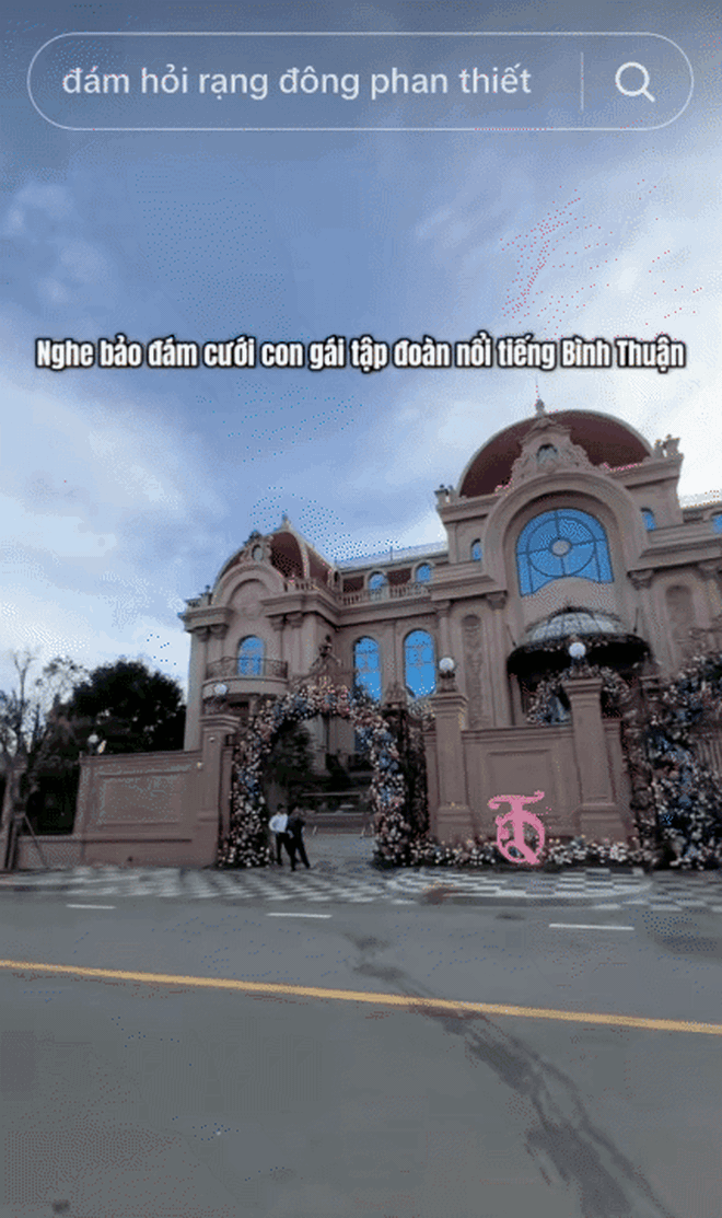 Lại th&ecirc;m một đ&aacute;m cưới của &aacute;i nữ tập đo&agrave;n: Cứ nh&igrave;n cổng hoa v&agrave; t&ograve;a l&acirc;u đ&agrave;i ph&iacute;a sau l&agrave; biết!- Ảnh 12.