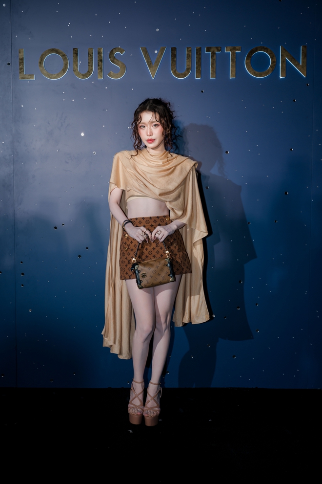 D&agrave;n sao Vbiz "đổ bộ" đại tiệc thời trang cuối năm: Sự giao thoa b&ugrave;ng nổ của ba vũ trụ giải tr&iacute;- Ảnh 19.