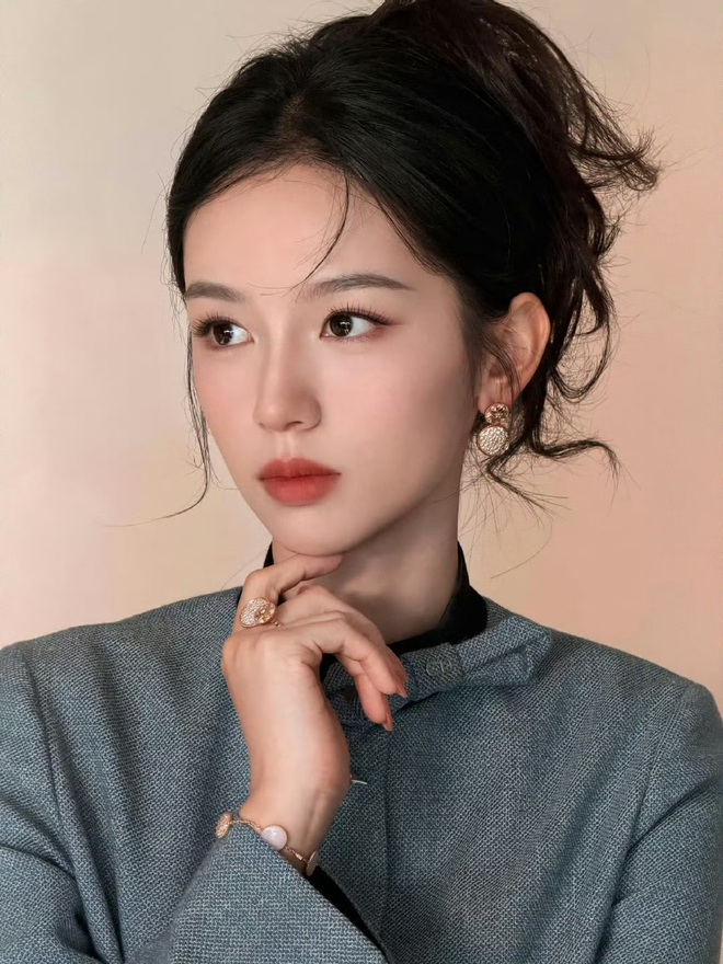 Đại sứ để chân trần giữa thời tiết âm 3 độ C, Dior hưởng lợi- Ảnh 8. Đại sứ để chân trần giữa thời tiết âm 3 độ C, Dior hưởng lợi- Ảnh 8.