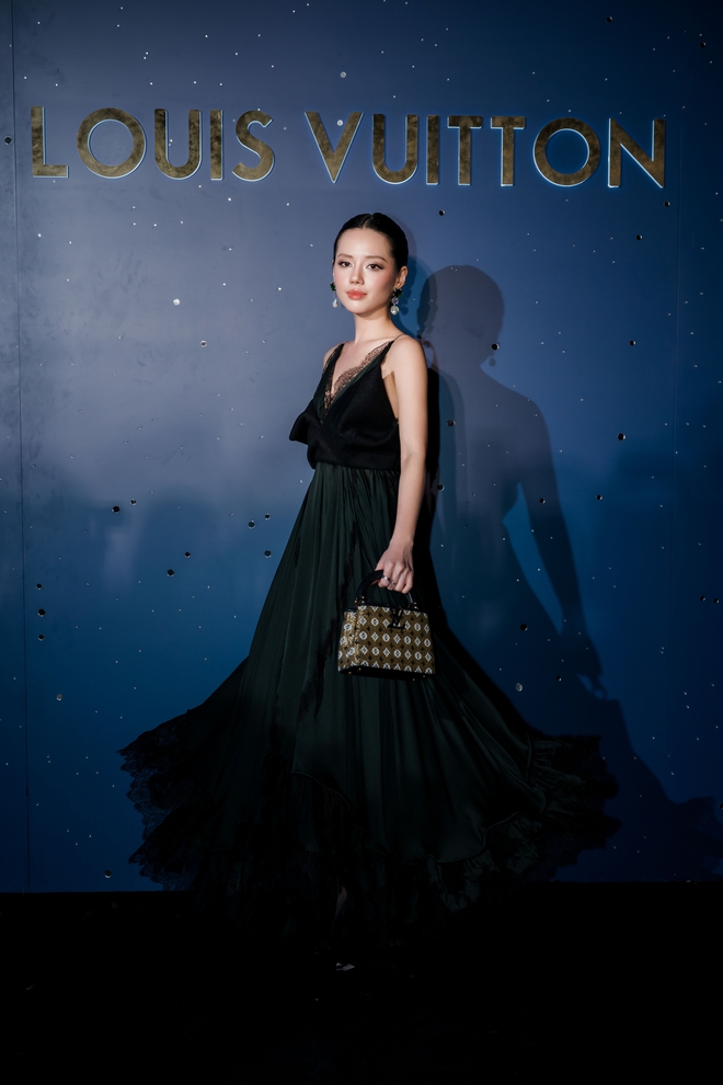 D&agrave;n sao Vbiz "đổ bộ" đại tiệc thời trang cuối năm: Sự giao thoa b&ugrave;ng nổ của ba vũ trụ giải tr&iacute;- Ảnh 15.