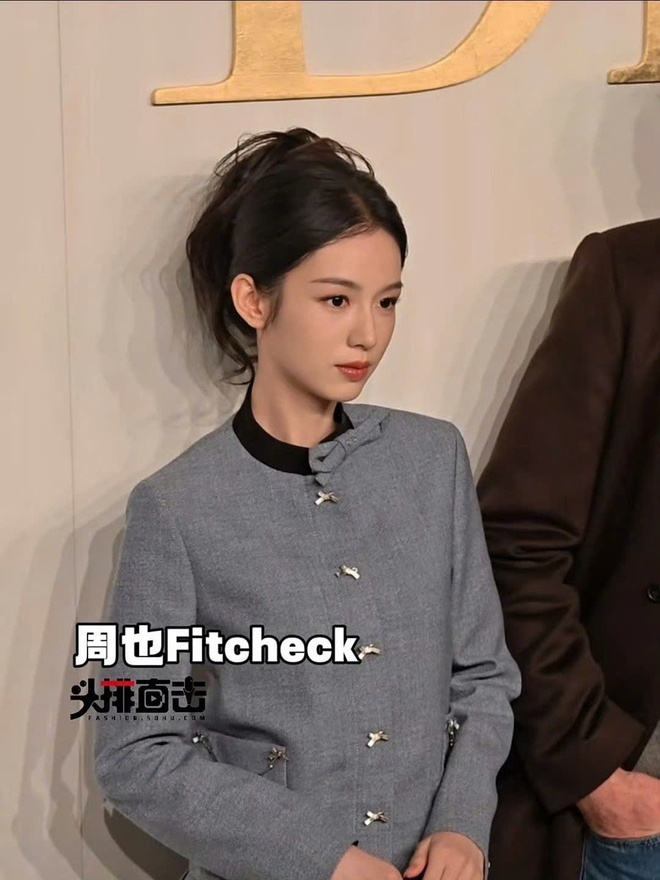 Đại sứ để chân trần giữa thời tiết âm 3 độ C, Dior hưởng lợi- Ảnh 9. Đại sứ để chân trần giữa thời tiết âm 3 độ C, Dior hưởng lợi- Ảnh 9.