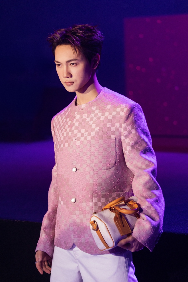 Loạt ảnh chưa được c&ocirc;ng bố b&ecirc;n trong si&ecirc;u sự kiện Louis Vuitton: HIEUTHUHAI h&aacute;t qu&aacute; t&igrave;nh v&agrave; tương t&aacute;c hiếm c&oacute; của d&agrave;n sao xịn- Ảnh 21.