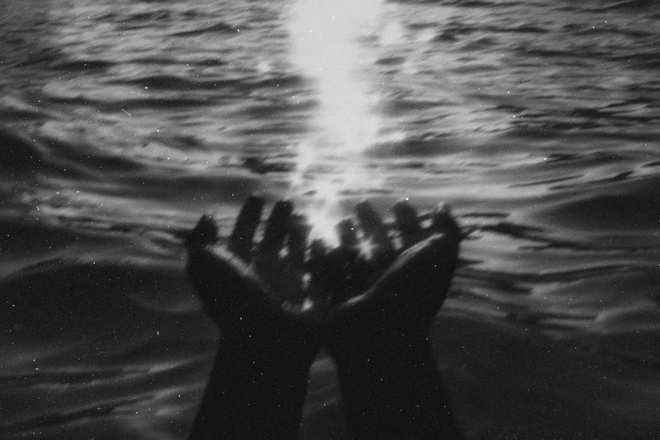 Triển lãm Nắng: Khi ánh sáng không chỉ chiếu rọi cảnh vật, mà còn rọi sâu vào tâm trí- Ảnh 2.