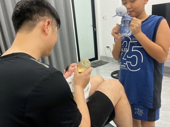 Hình ảnh 10 năm trước và hiện tại của một ông chồng gây bão MXH, đọc những dòng người vợ tâm sự còn bất ngờ hơn- Ảnh 3. Hình ảnh 10 năm trước và hiện tại của một ông chồng gây bão MXH, đọc những dòng người vợ tâm sự còn bất ngờ hơn- Ảnh 3.