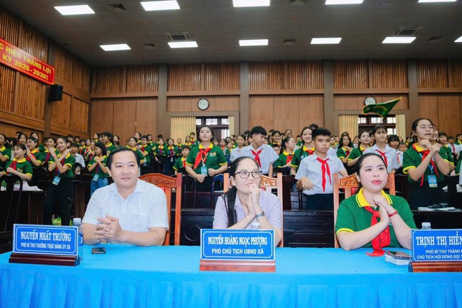 Lễ tổng kết h&agrave;nh tr&igrave;nh &ldquo;Em y&ecirc;u Tổ quốc Việt Nam&rdquo; năm 2025 v&agrave; chương tr&igrave;nh &ldquo;Thắp s&aacute;ng ước mơ thiếu nhi Việt Nam&rdquo; &ndash;  Giao lưu với thiếu nhi x&atilde; Đất Đỏ- Ảnh 7.