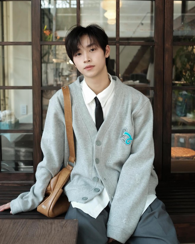 Vbiz c&oacute; mỹ nam xinh trai chuẩn gout thế hệ mới: Từ visual đến style tưởng đ&acirc;u &ldquo;bạn trai nh&agrave; b&ecirc;n&rdquo;- Ảnh 10.