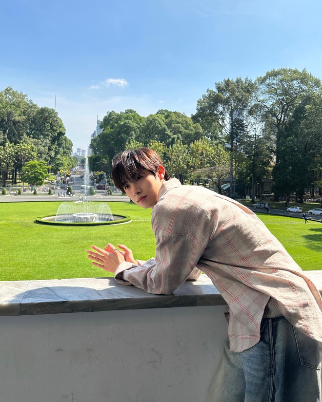 Vbiz c&oacute; mỹ nam xinh trai chuẩn gout thế hệ mới: Từ visual đến style tưởng đ&acirc;u &ldquo;bạn trai nh&agrave; b&ecirc;n&rdquo;- Ảnh 13.