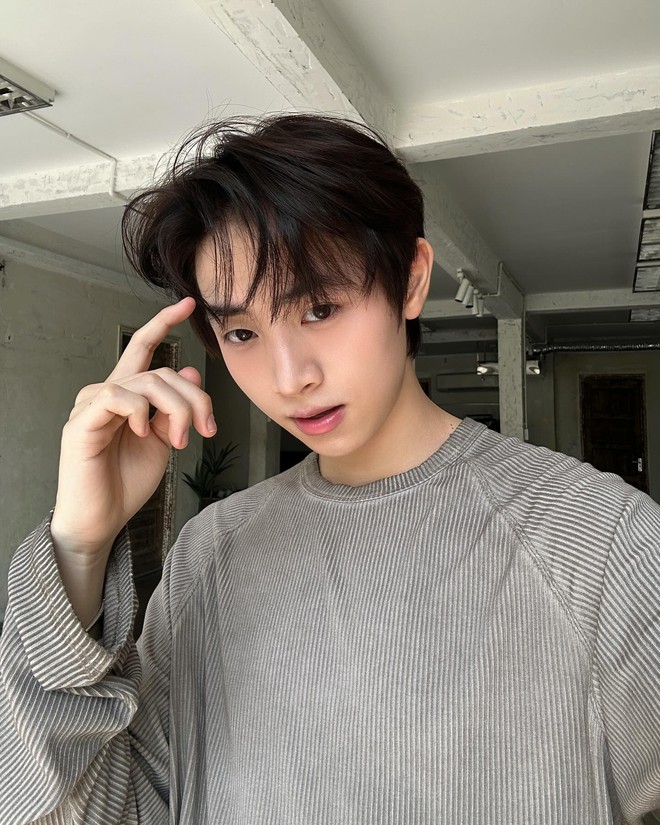 Vbiz c&oacute; mỹ nam xinh trai chuẩn gout thế hệ mới: Từ visual đến style tưởng đ&acirc;u &ldquo;bạn trai nh&agrave; b&ecirc;n&rdquo;- Ảnh 4.