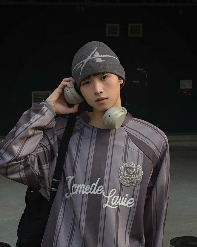 Vbiz c&oacute; mỹ nam xinh trai chuẩn gout thế hệ mới: Từ visual đến style tưởng đ&acirc;u &ldquo;bạn trai nh&agrave; b&ecirc;n&rdquo;- Ảnh 12.