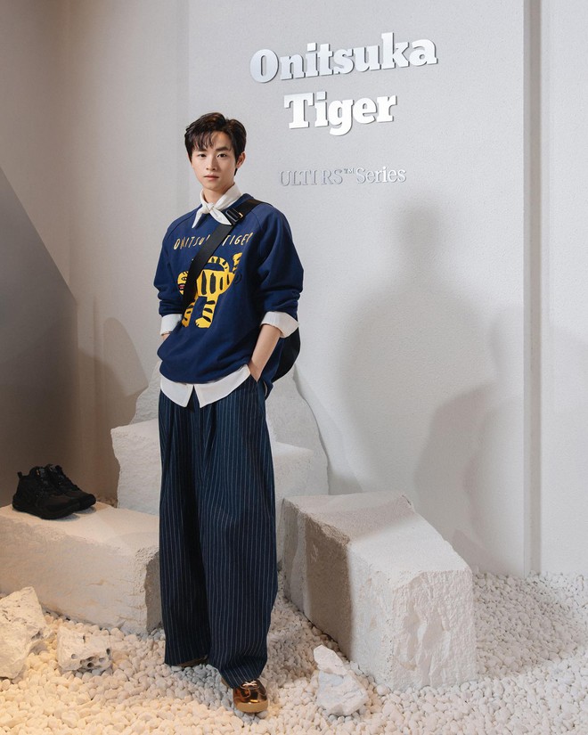 Vbiz c&oacute; mỹ nam xinh trai chuẩn gout thế hệ mới: Từ visual đến style tưởng đ&acirc;u &ldquo;bạn trai nh&agrave; b&ecirc;n&rdquo;- Ảnh 14.