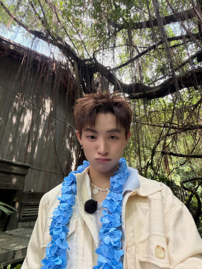 Vbiz c&oacute; mỹ nam xinh trai chuẩn gout thế hệ mới: Từ visual đến style tưởng đ&acirc;u &ldquo;bạn trai nh&agrave; b&ecirc;n&rdquo;- Ảnh 5.