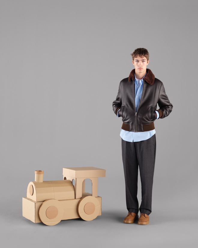 Thanh lịch kiểu Ph&aacute;p trong kh&ocirc;ng kh&iacute; lễ hội: SANDRO Holiday 2025 tr&igrave;nh l&agrave;ng- Ảnh 8.