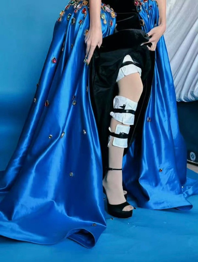 Cực h&igrave;nh đi thảm đỏ của mỹ nh&acirc;n Cbiz- Ảnh 1.