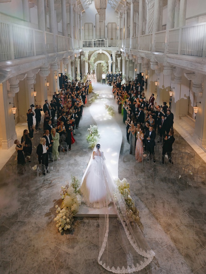 B&ecirc;n trong đ&aacute;m cưới Ti&ecirc;n Nguyễn: H&ocirc;n lễ h&agrave;o m&ocirc;n được vận h&agrave;nh như "show s&acirc;n khấu KH&Ocirc;NG ĐƯỢC PH&Eacute;P C&Oacute; SAI SỐ"- Ảnh 8.