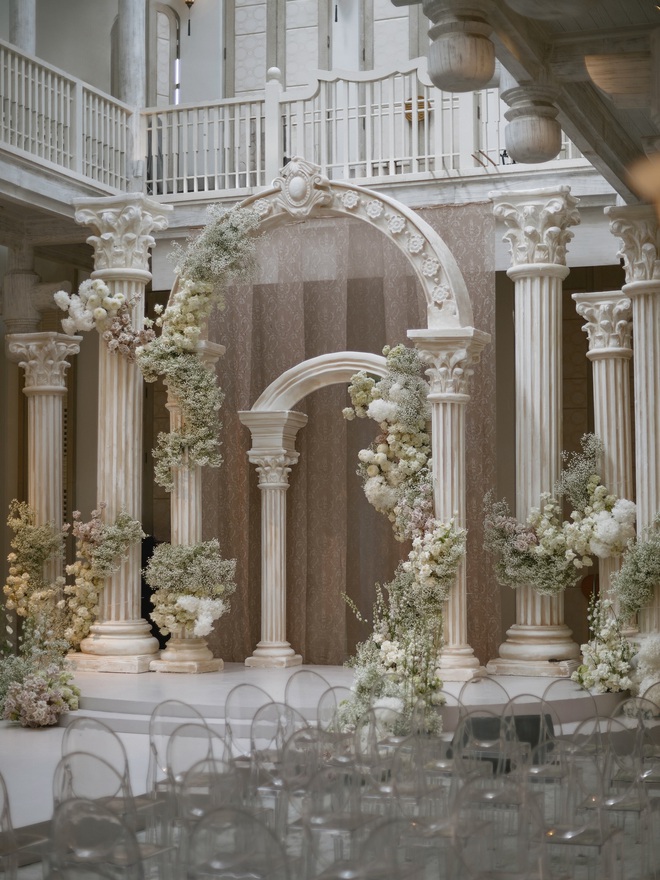 B&ecirc;n trong đ&aacute;m cưới Ti&ecirc;n Nguyễn: H&ocirc;n lễ h&agrave;o m&ocirc;n được vận h&agrave;nh như "show s&acirc;n khấu KH&Ocirc;NG ĐƯỢC PH&Eacute;P C&Oacute; SAI SỐ"- Ảnh 9.