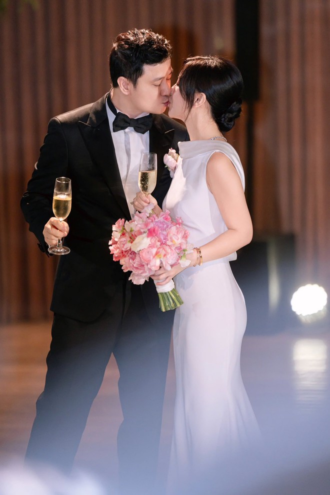 Ph&uacute; b&agrave; triệu đ&ocirc; review "mặt h&agrave;ng cực hiếm": H&ocirc;n nh&acirc;n 20 năm gi&agrave;u mạnh l&agrave; nhờ đ&acirc;y! - Ảnh 2.