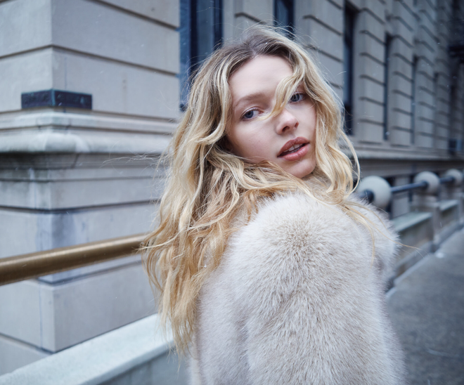 Con g&aacute;i minh tinh mặc lại v&aacute;y gần 30 năm tuổi của mẹ, 20 triệu lượt xem kh&ocirc;ng một lời ch&ecirc;- Ảnh 14.