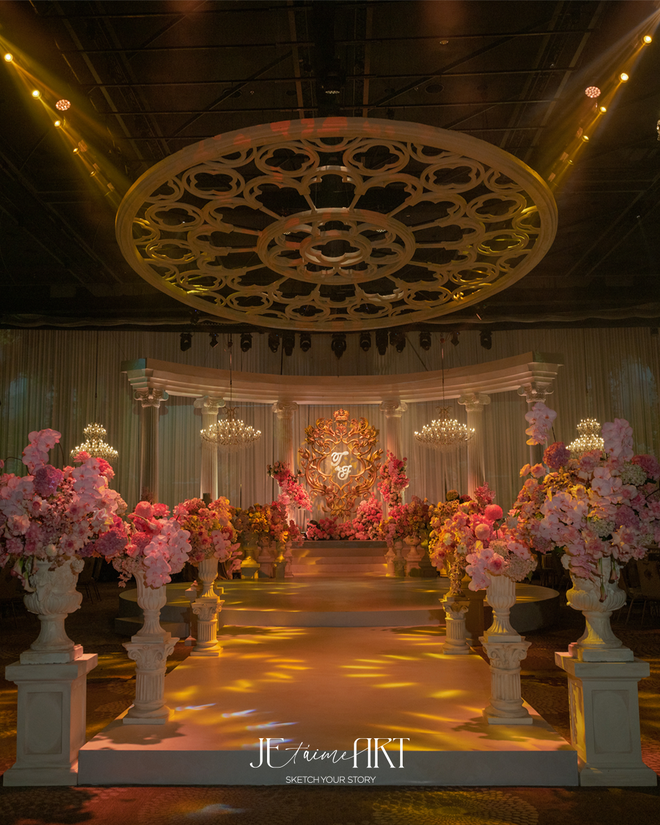 B&ecirc;n trong đ&aacute;m cưới Ti&ecirc;n Nguyễn: H&ocirc;n lễ h&agrave;o m&ocirc;n được vận h&agrave;nh như "show s&acirc;n khấu KH&Ocirc;NG ĐƯỢC PH&Eacute;P C&Oacute; SAI SỐ"- Ảnh 6.