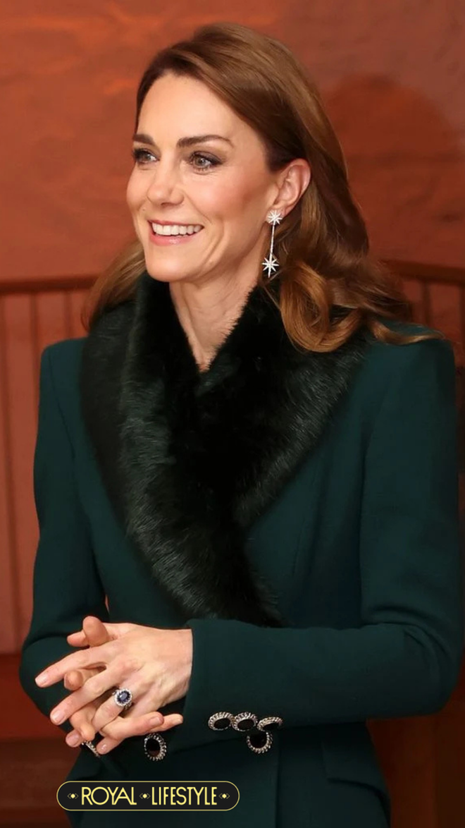 Đồng Lệ Á đẹp như "tranh vẽ" trong sắc xanh rừng già: Sự trùng hợp lạ kỳ với Vương phi Kate và lời giải mã về gam màu quyền lực nhất cuối năm- Ảnh 8. Đồng Lệ Á đẹp như "tranh vẽ" trong sắc xanh rừng già: Sự trùng hợp lạ kỳ với Vương phi Kate và lời giải mã về gam màu quyền lực nhất cuối năm- Ảnh 8.