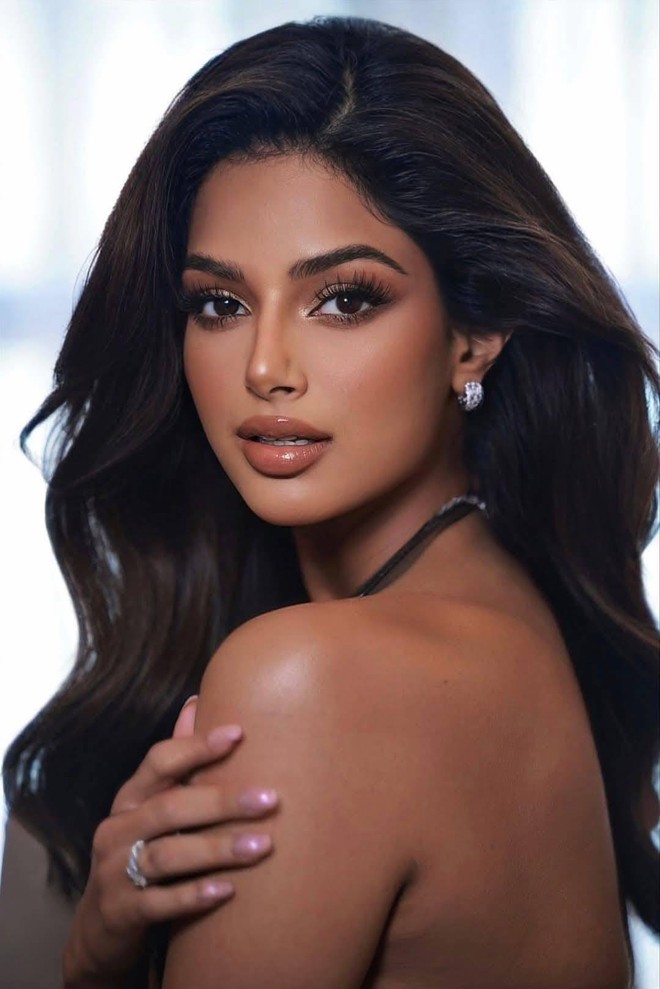 Miss Universe đẹp chấn động hậu giảm c&acirc;n, đến c&uacute; vấp cũng sexy lịm người- Ảnh 17.