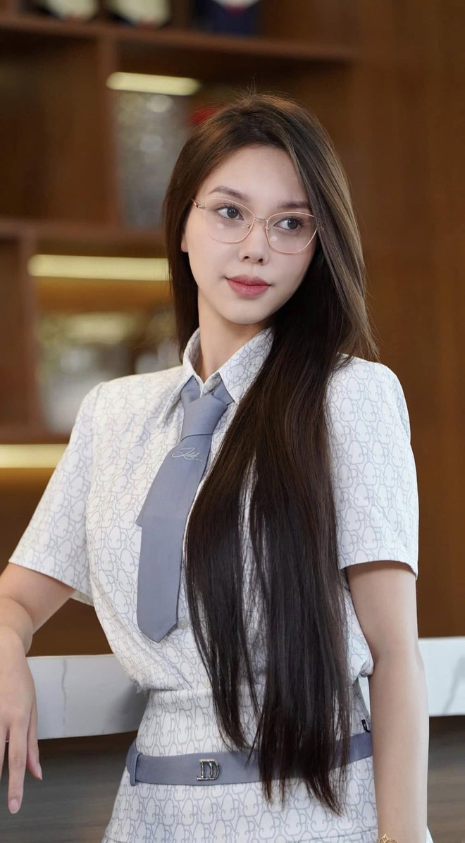 Tranh cãi không dứt về nhan sắc của diễn viên phim giờ vàng- Ảnh 10. Tranh cãi không dứt về nhan sắc của diễn viên phim giờ vàng- Ảnh 10.