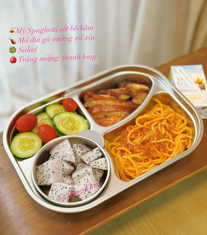 2 em b&eacute; h&ocirc;m n&agrave;o cũng h&aacute;o hức, mong đợi đến giờ nghỉ trưa để kh&aacute;m ph&aacute; b&iacute; mật "h&ocirc;m nay mẹ cho ăn m&oacute;n g&igrave;"?- Ảnh 12.