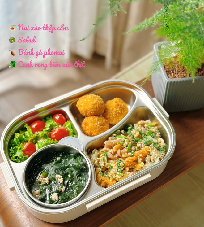 2 em b&eacute; h&ocirc;m n&agrave;o cũng h&aacute;o hức, mong đợi đến giờ nghỉ trưa để kh&aacute;m ph&aacute; b&iacute; mật "h&ocirc;m nay mẹ cho ăn m&oacute;n g&igrave;"?- Ảnh 6.