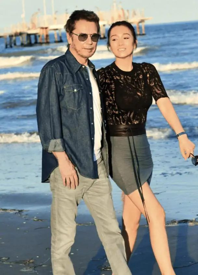 Củng Lợi 60 tuổi trông vẫn như bạn gái Lý Hiện, cam thường bóc trần sự thật khác- Ảnh 5. Củng Lợi 60 tuổi trông vẫn như bạn gái Lý Hiện, cam thường bóc trần sự thật khác- Ảnh 5.