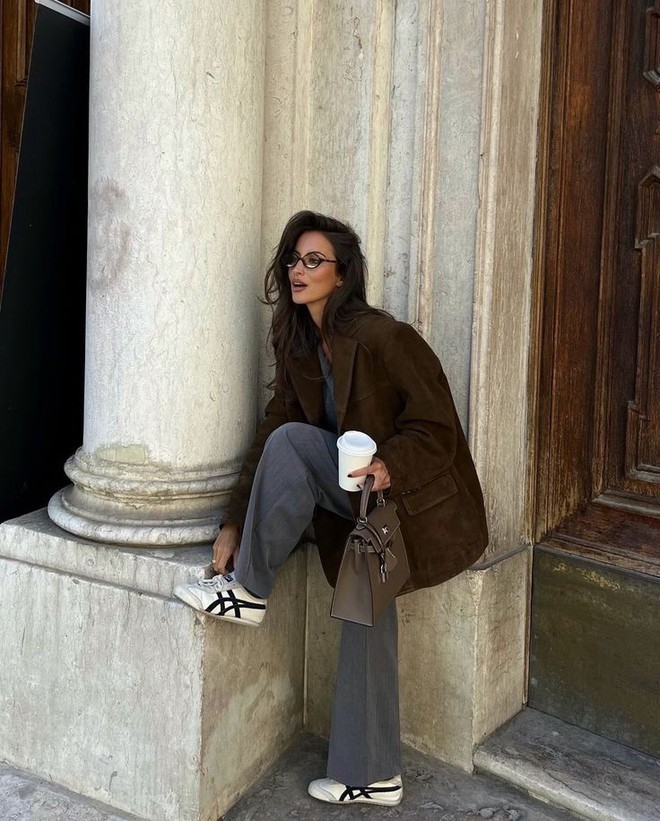 3 gam màu mùa đông giúp bạn hết mặc quê nơi công sở- Ảnh 5. 3 gam màu mùa đông giúp bạn hết mặc quê nơi công sở- Ảnh 5.