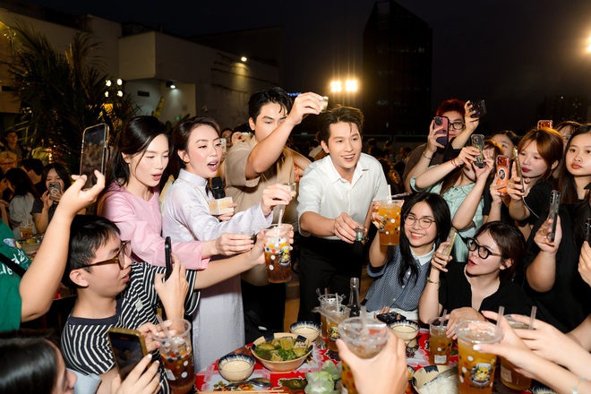 Thu Trang t&aacute;i hiện đ&aacute;m giỗ miền T&acirc;y trong showcase "Ai Thương Ai Mến"- Ảnh 3.