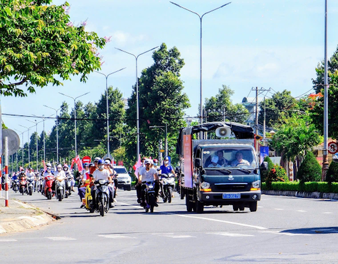 Hoa hậu Trần Di Linh - Đại sứ Tạp ch&iacute; Thanh ni&ecirc;n l&agrave; Trưởng Ban gi&aacute;m khảo N&eacute;t đẹp Sinh vi&ecirc;n Việt Nam- Ảnh 5.