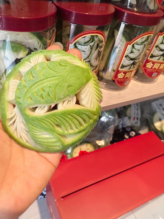 Mứt đi&ecirc;u khắc: Tuyệt đỉnh c&ocirc;ng phu cầm dao tỉa hoa tr&ecirc;n vỏ bưởi, biến thứ bỏ đi th&agrave;nh di sản nức tiếng- Ảnh 11.