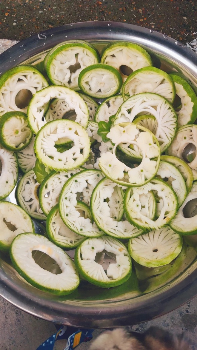 Mứt đi&ecirc;u khắc: Tuyệt đỉnh c&ocirc;ng phu cầm dao tỉa hoa tr&ecirc;n vỏ bưởi, biến thứ bỏ đi th&agrave;nh di sản nức tiếng- Ảnh 15.