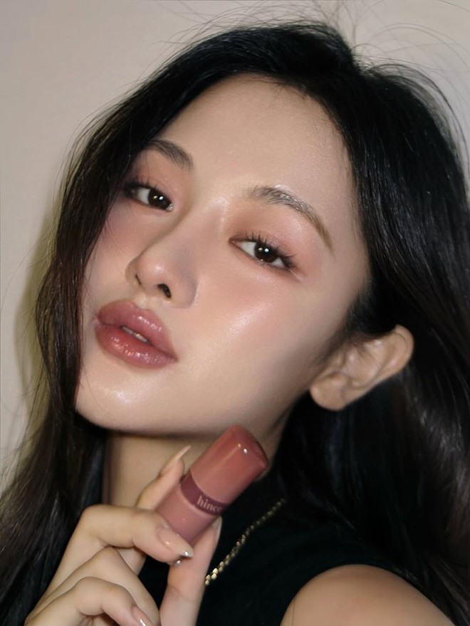 7 xu hướng làm đẹp nổi bật nhất năm 2025 do Vogue bình chọn- Ảnh 22. 7 xu hướng làm đẹp nổi bật nhất năm 2025 do Vogue bình chọn- Ảnh 22.