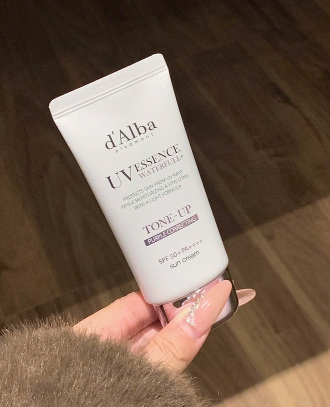 5 tu&yacute;p kem chống nắng n&acirc;ng tone gi&aacute; dễ thở, chất lượng được khen nhất năm 2025- Ảnh 2.