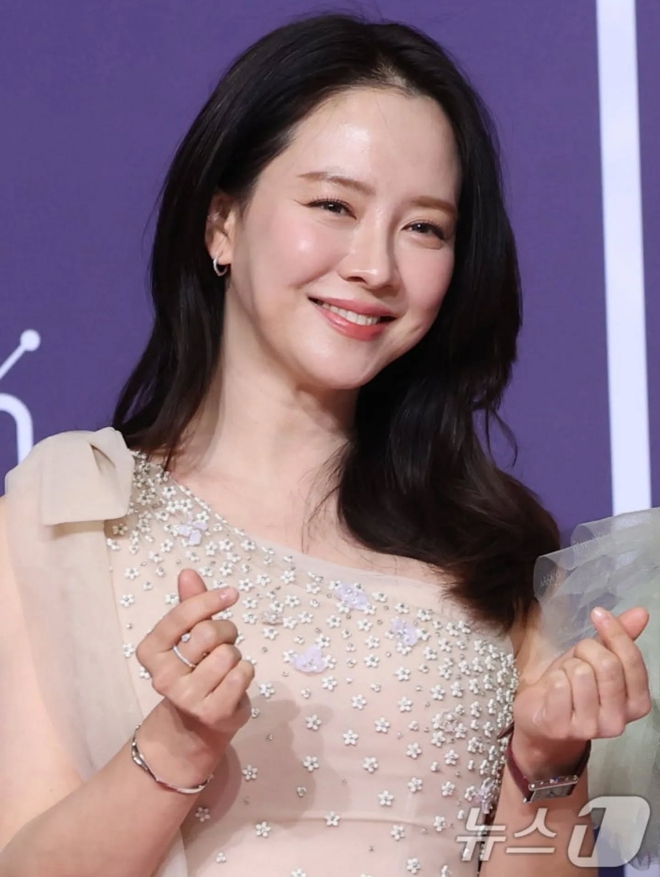 Mỹ nh&acirc;n phim Sex is Zero U50 da căng mọng, đẹp gợi cảm: Tiết lộ 2 m&oacute;n nước gi&agrave;u collagen d&ugrave;ng h&agrave;ng ng&agrave;y để trẻ l&acirc;u, loại số 1 bếp nh&agrave; n&agrave;o cũng c&oacute;- Ảnh 2.