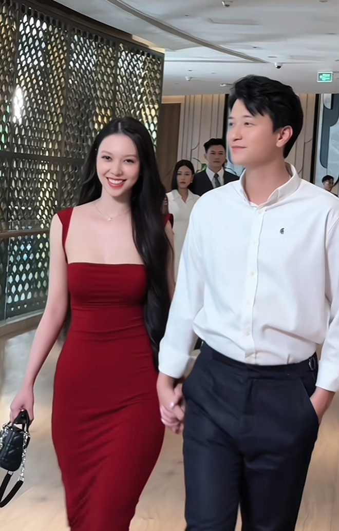 Cô gái công khai nắm tay, tình tứ với Huỳnh Anh đang viral là ai?- Ảnh 1.