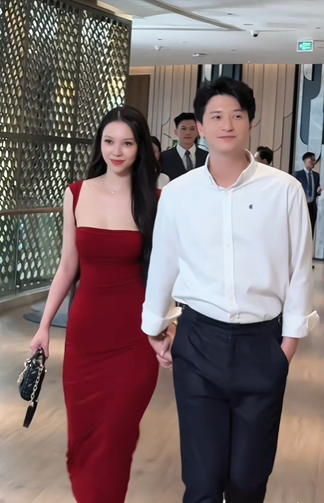Cô gái công khai nắm tay, tình tứ với Huỳnh Anh đang viral là ai?- Ảnh 2.