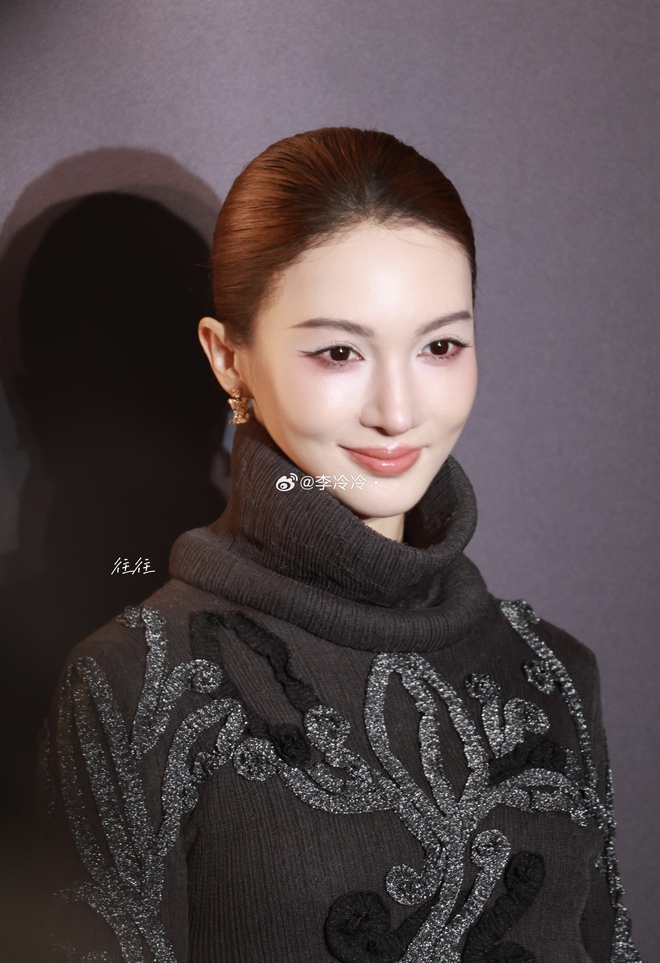 Kim Thần mặt đơ như tượng s&aacute;p- Ảnh 1.