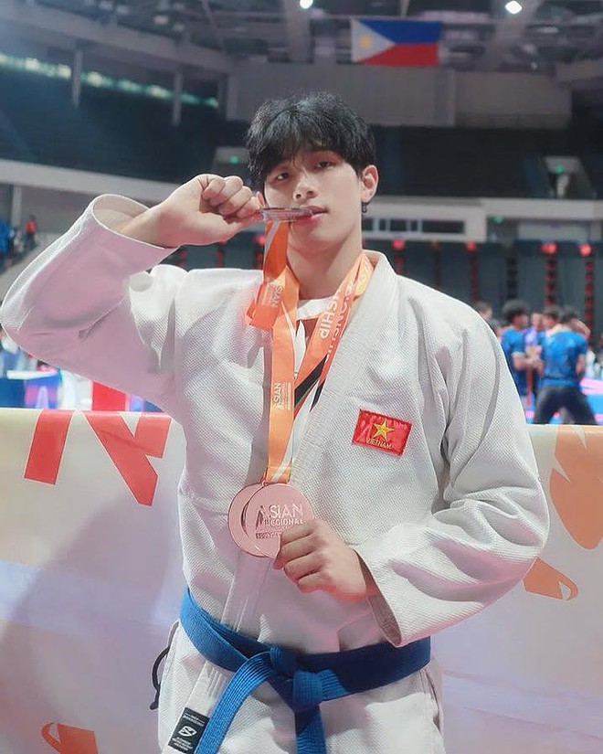 Trai đẹp tuyển v&otilde; Việt Nam dự SEA Games 33: Visual cực phẩm, body 6 m&uacute;i cuồn cuộn- Ảnh 5.