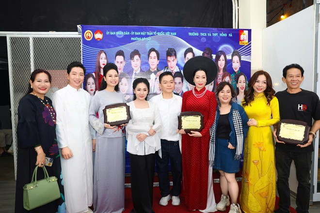 Loạt sao Việt tr&igrave;nh diễn kh&ocirc;ng c&aacute;t-x&ecirc;, chia sẻ với đồng b&agrave;o miền Trung sau b&atilde;o lũ- Ảnh 7.