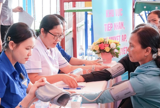 Bệnh viện Thống Nhất phối hợp tổ chức tầm soát sức khỏe và hỗ trợ an sinh xã hội tại Cà Mau- Ảnh 4. Bệnh viện Thống Nhất phối hợp tổ chức tầm soát sức khỏe và hỗ trợ an sinh xã hội tại Cà Mau- Ảnh 4.