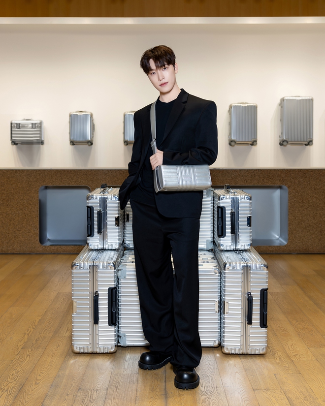 Groove - chiếc t&uacute;i khiến sao H&agrave;n v&agrave; Th&aacute;i m&ecirc; mẩn: V&igrave; sao lại hot đến vậy?- Ảnh 1.