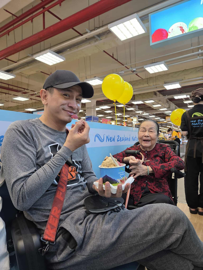 Nam nghệ sĩ l&agrave; Gi&aacute;m đốc Nghệ thuật, 50 tuổi vẫn ở với mẹ: "Cuộc đời m&igrave;nh đừng tr&ocirc;ng chờ người kh&aacute;c"- Ảnh 4.