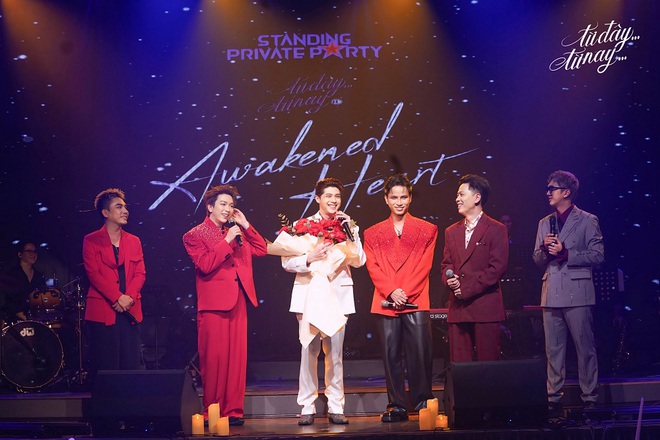 Dàn sao Việt thăng hoa cảm xúc trong show diễn "Từ đây… từ nay…"- Ảnh 5. Dàn sao Việt thăng hoa cảm xúc trong show diễn "Từ đây… từ nay…"- Ảnh 5.